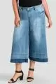 Plus Size Frayed Raw Hem Cropped Women's Jeans