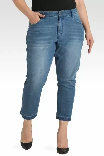 Plus Size Womens Light Wash Unraveled Hem Cropped Premium Jeans